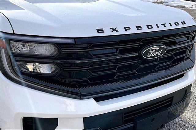 Used 2025 Ford Expedition Max Platinum w/ Stealth Performance Package image 32