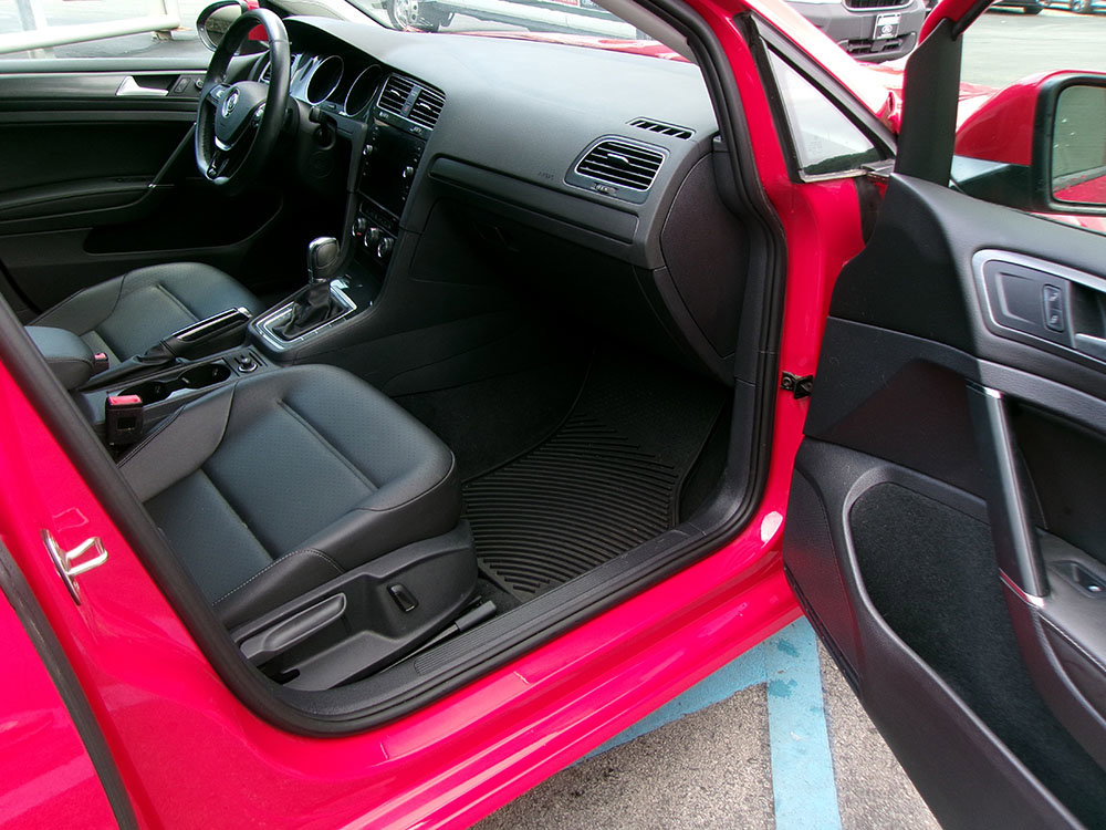 Used 2019 Volkswagen Golf S image 11