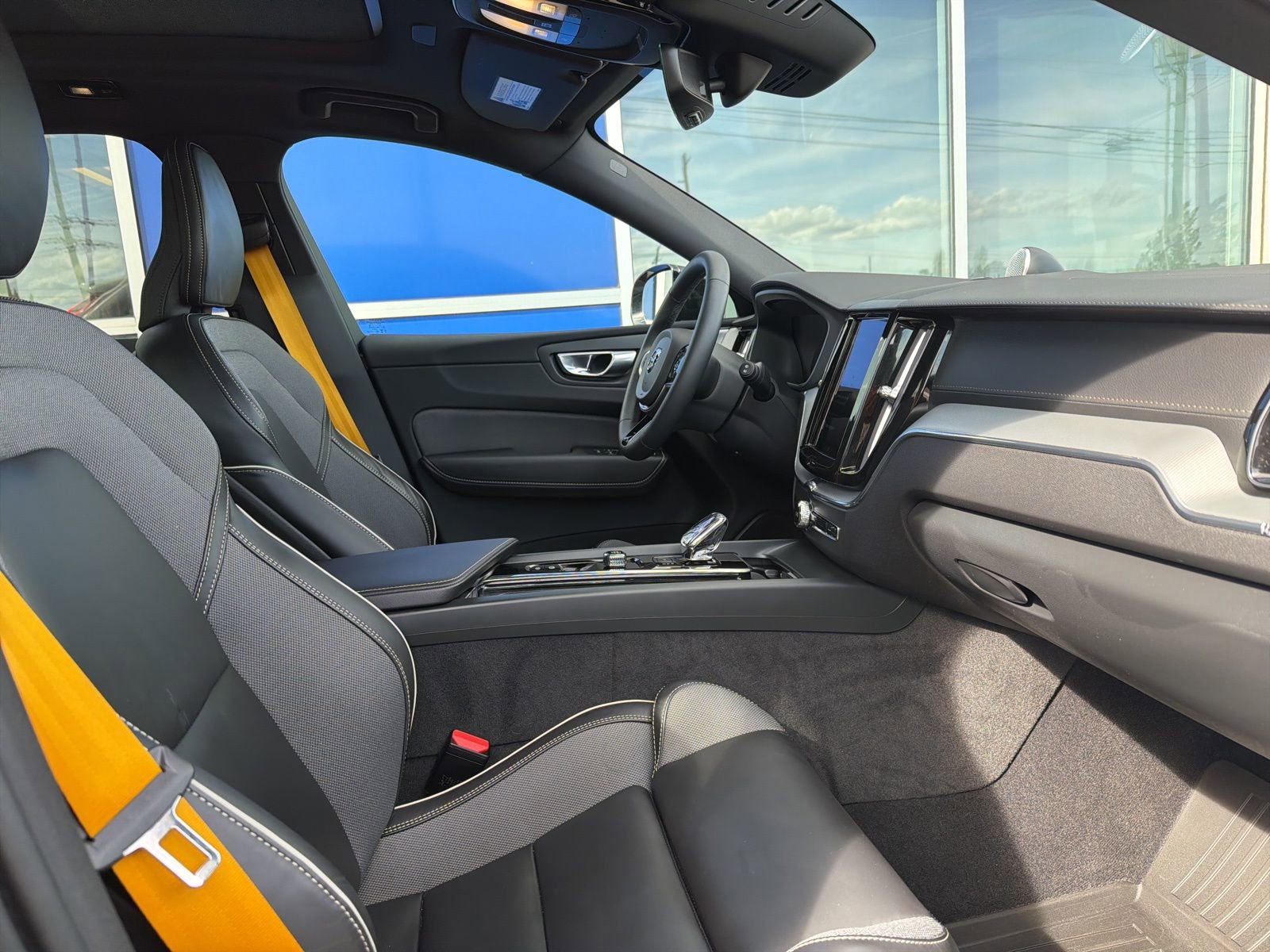 Used 2024 Volvo XC60 T8 Polestar w/ Protection Package Premier image 24