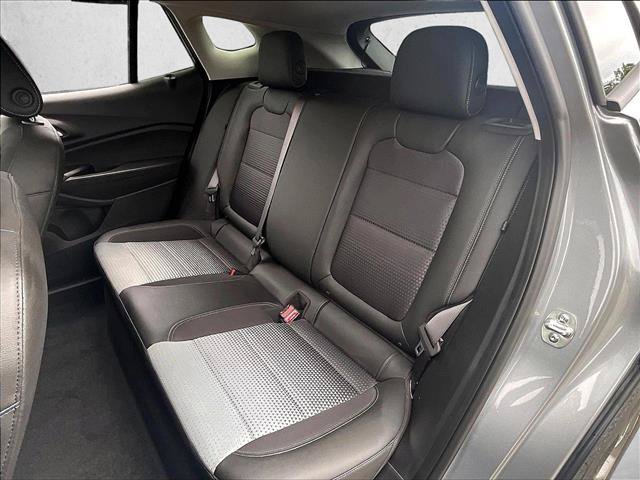 Certified 2025 Chevrolet Trax LT w/ LPO, Blackout Package FWD image 27