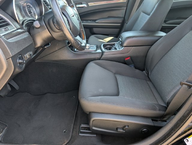 Used 2021 Chrysler 300 Touring w/ Driver Convenience Group RWD image 16