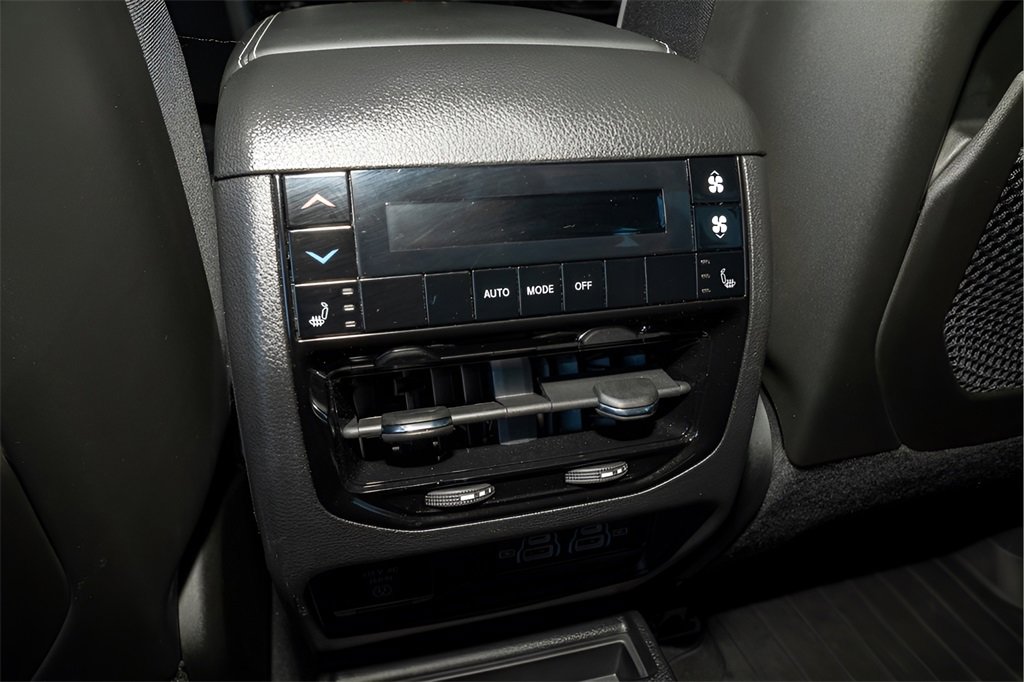 Used 2024 Jeep Grand Cherokee L Overland w/ Luxury Tech Group IV image 19