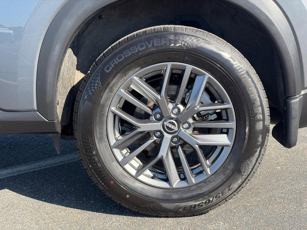 Used 2023 Nissan Rogue S AWD/4WD image 9