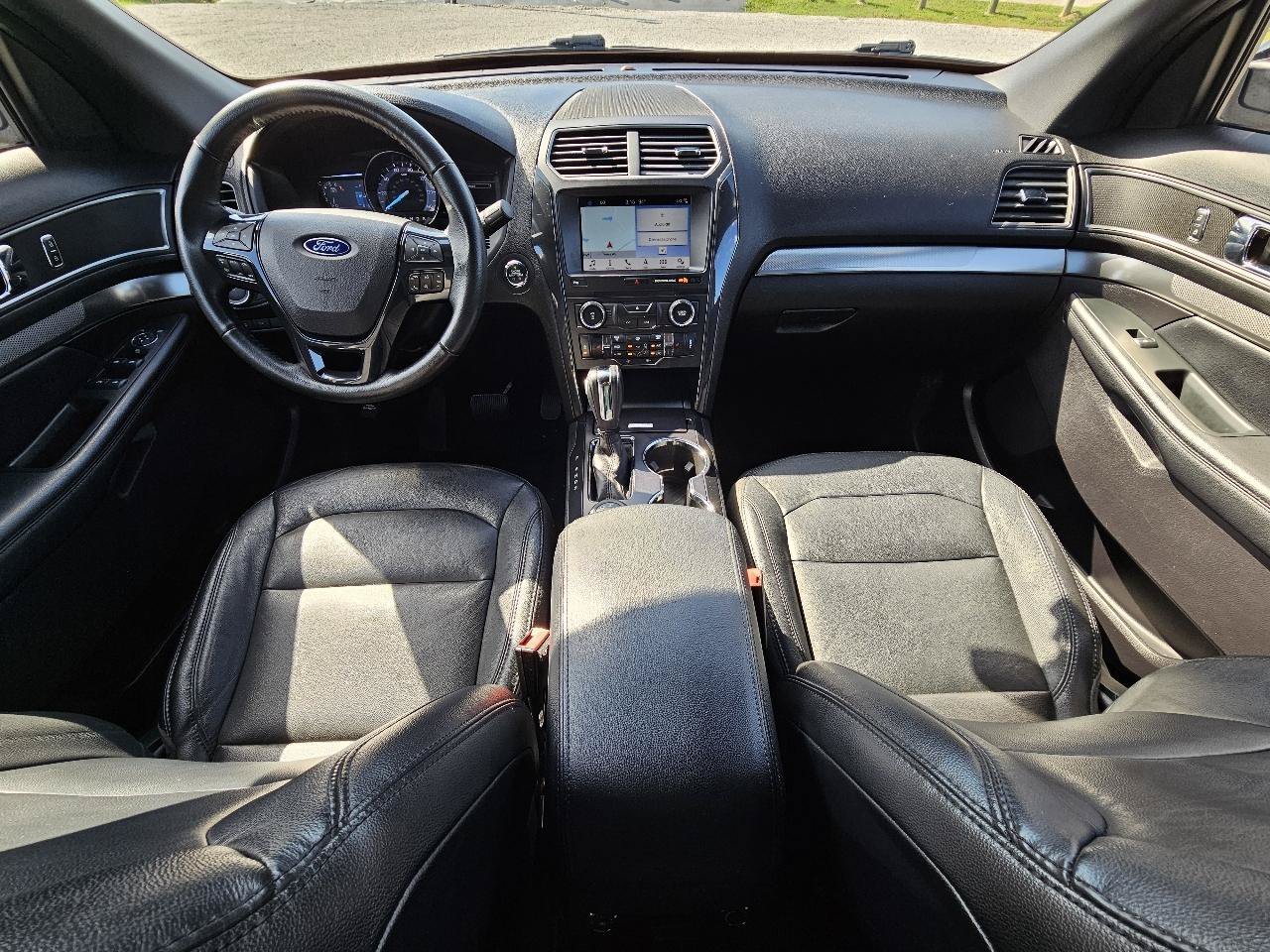 Used 2018 Ford Explorer XLT w/ Equipment Group 202A AWD/4WD image 36