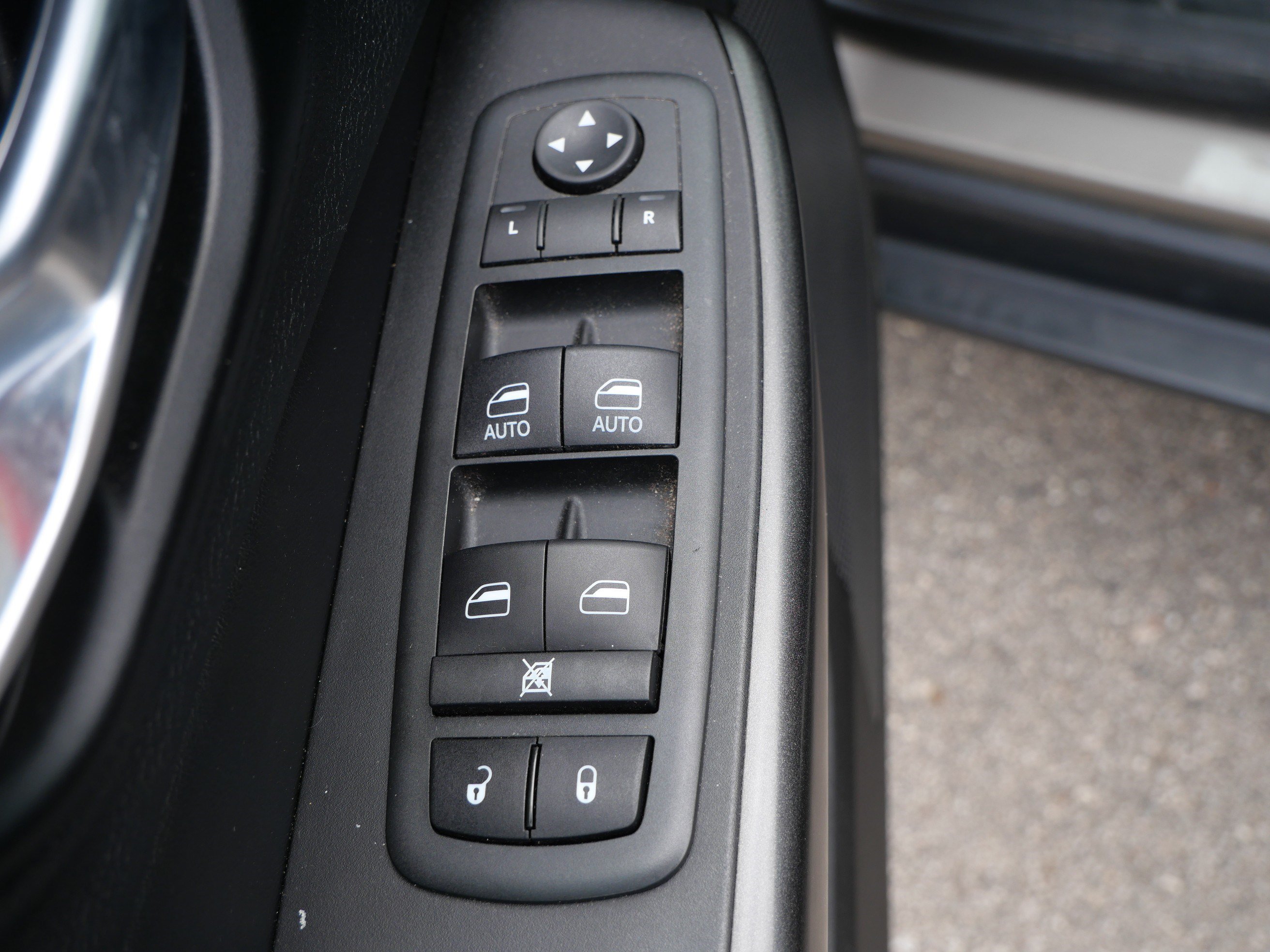 Used 2020 Jeep Cherokee Trailhawk w/ Cold Weather Group AWD/4WD image 20