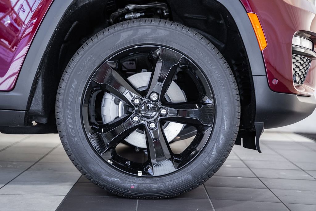 New 2025 Jeep Grand Cherokee Limited w/ Luxury Tech Group II image 18