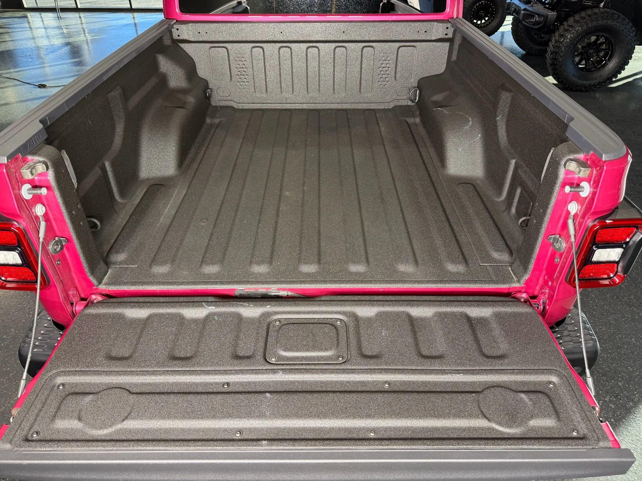 Used 2024 Jeep Gladiator Rubicon AWD/4WD image 12