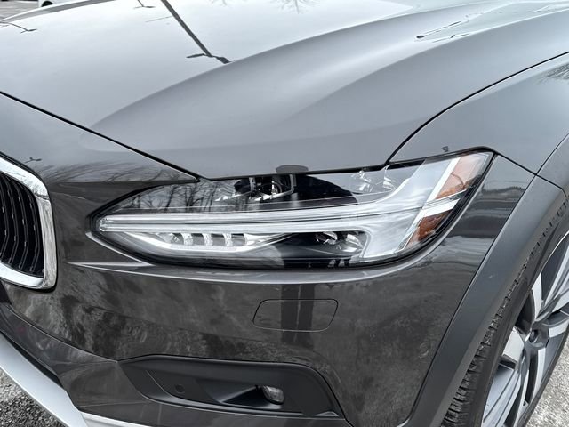 Certified 2023 Volvo V90 B6 Cross Country Plus w/ Climate Package image 9