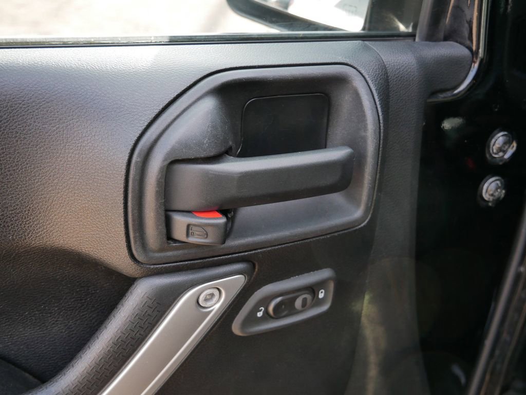 Used 2013 Jeep Wrangler Unlimited Rubicon w/ Dual Top Group image 17