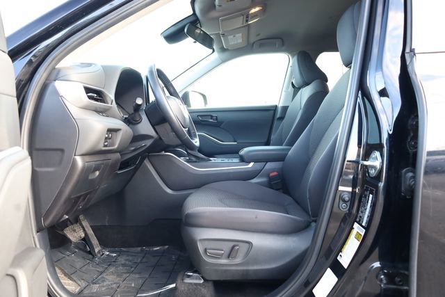 Used 2024 Toyota Highlander LE image 13