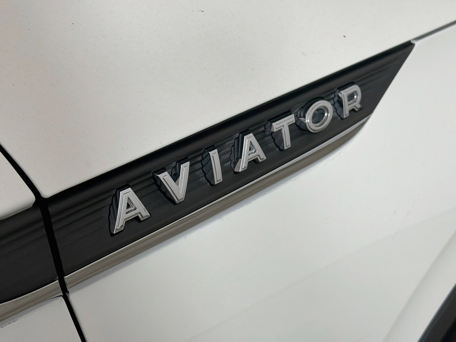 Used 2023 Lincoln Aviator 2WD w/ Premium Package image 11