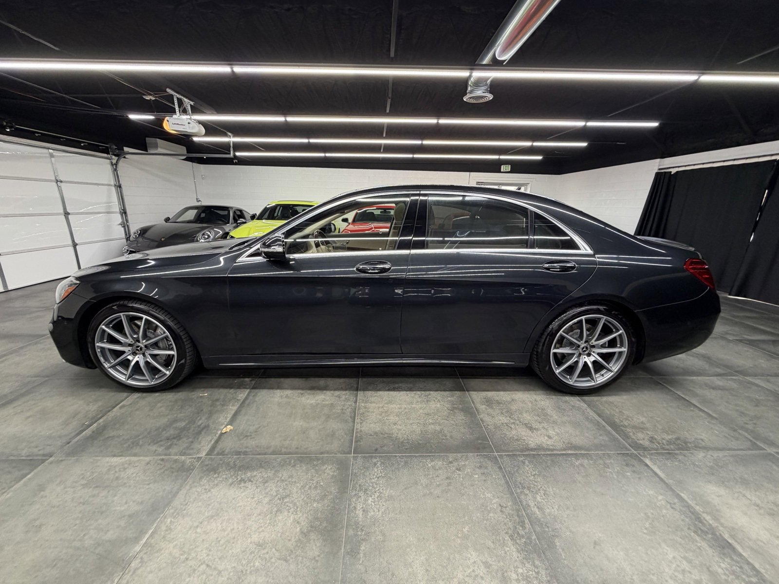 Used 2019 Mercedes-Benz S 560 Sedan image 3