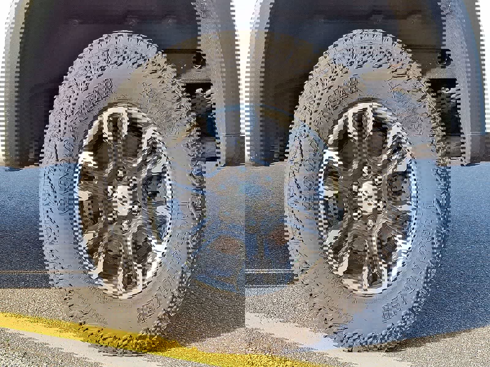 Used 2025 Chevrolet Silverado 1500 ZR2 w/ Technology Package image 40