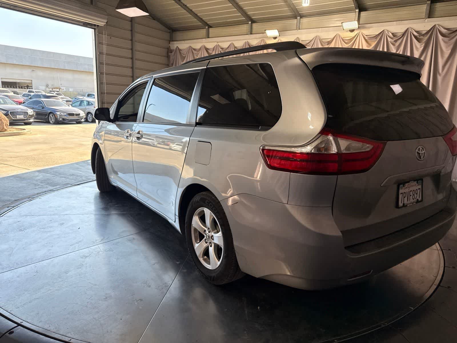 Used 2016 Toyota Sienna LE FWD image 7