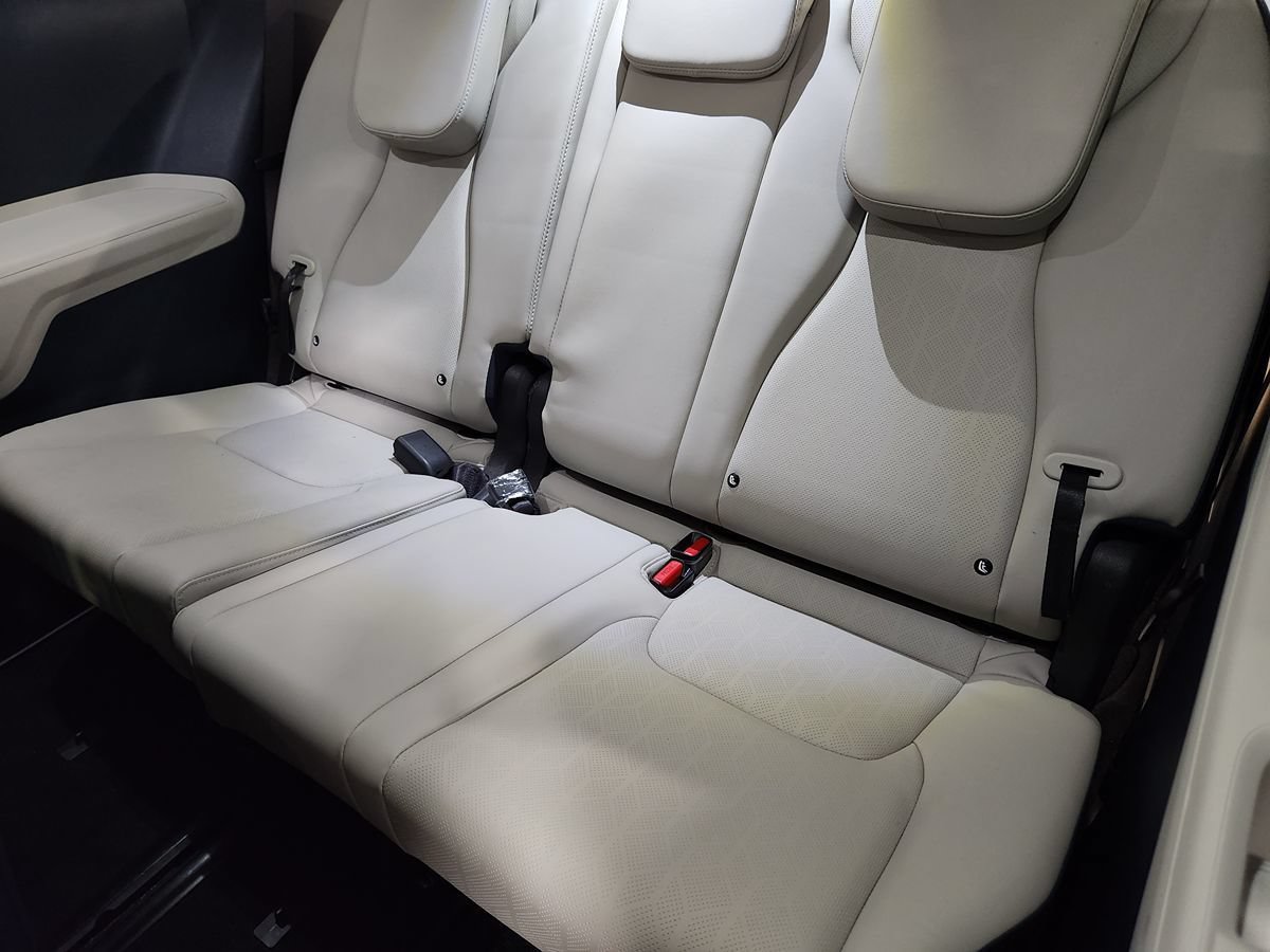 Used 2025 Kia Carnival SX FWD image 52