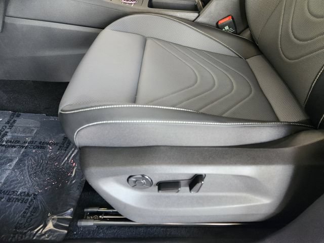 Used 2025 Volkswagen Tiguan SE R-Line AWD/4WD image 25