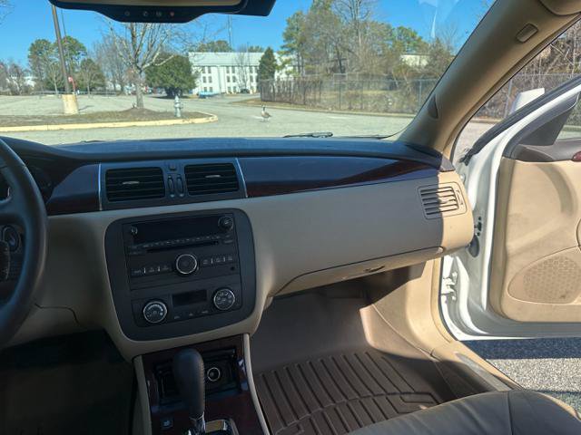 Used 2009 Buick Lucerne CXL FWD image 14