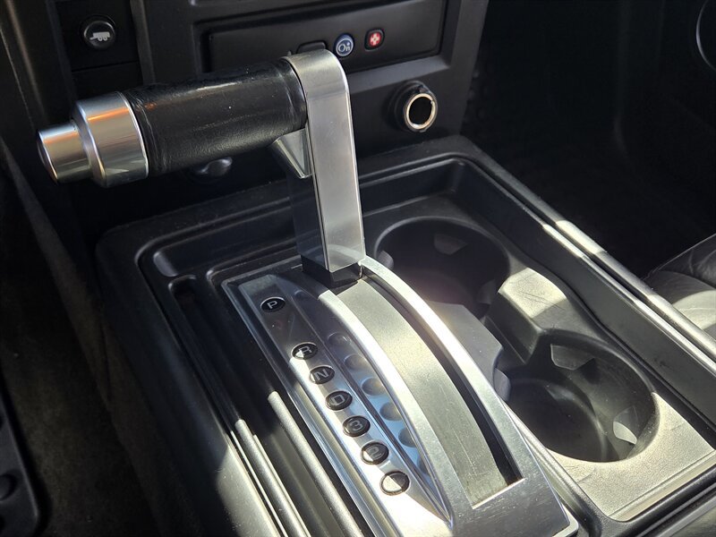 Used 2005 HUMMER H2 SUT w/ Preferred Equipment Group AWD/4WD image 27