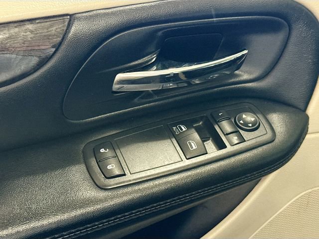 Used 2016 Dodge Grand Caravan American Value Package w/ UConnect Hands-Free Group image 17