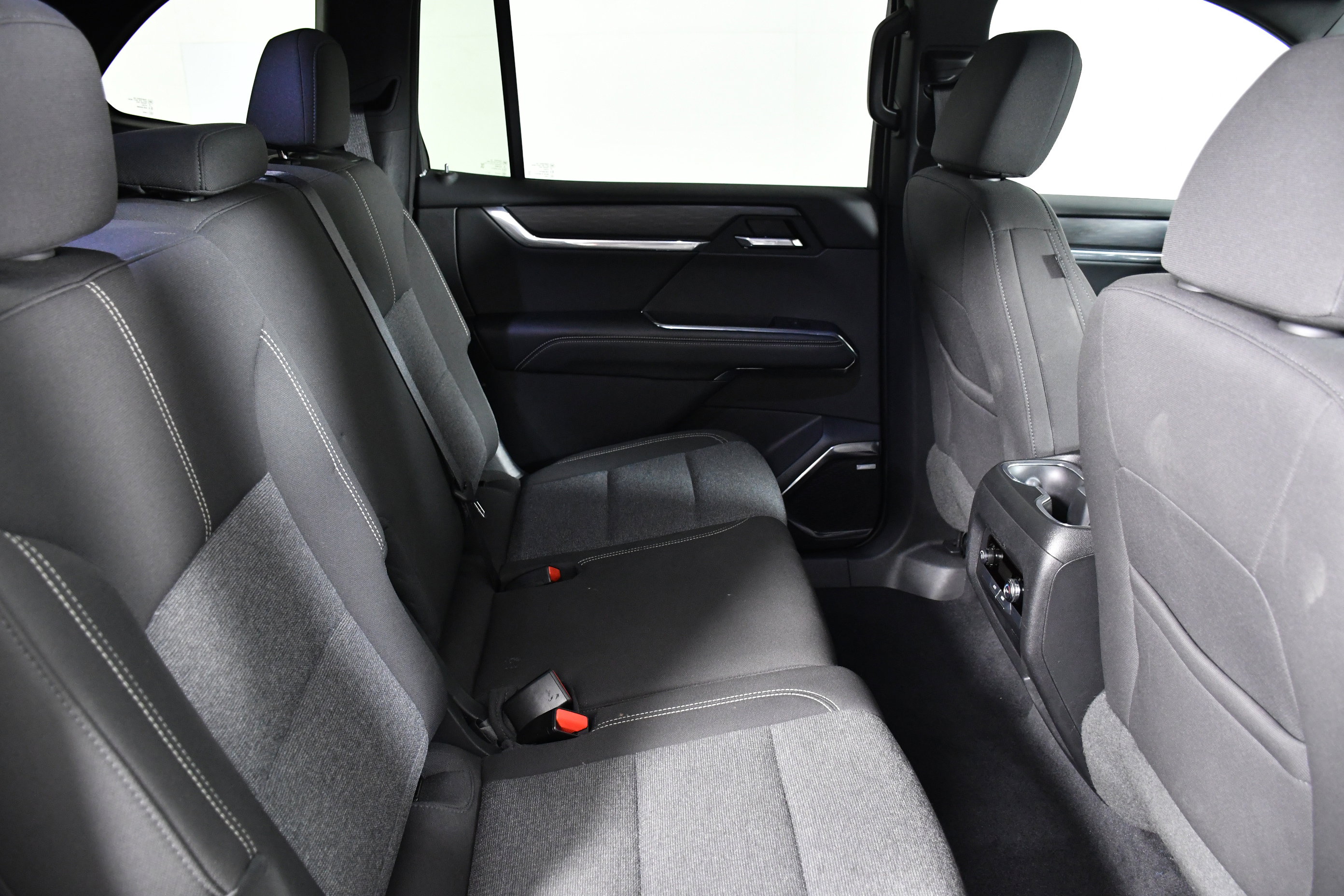 Used 2025 GMC Acadia Elevation image 27