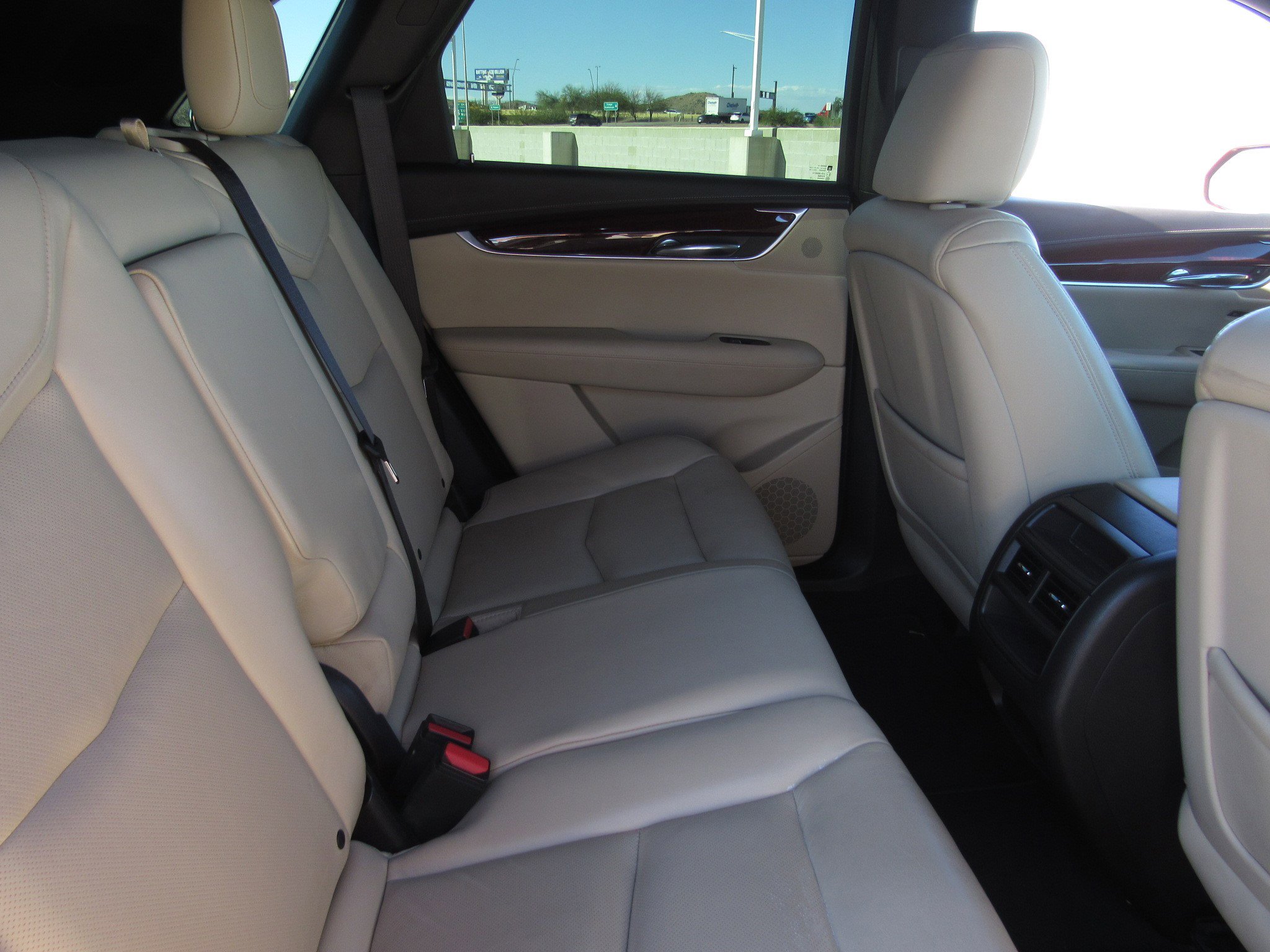 Used 2017 Cadillac XT5 Luxury w/ Driver Awareness Package image 12