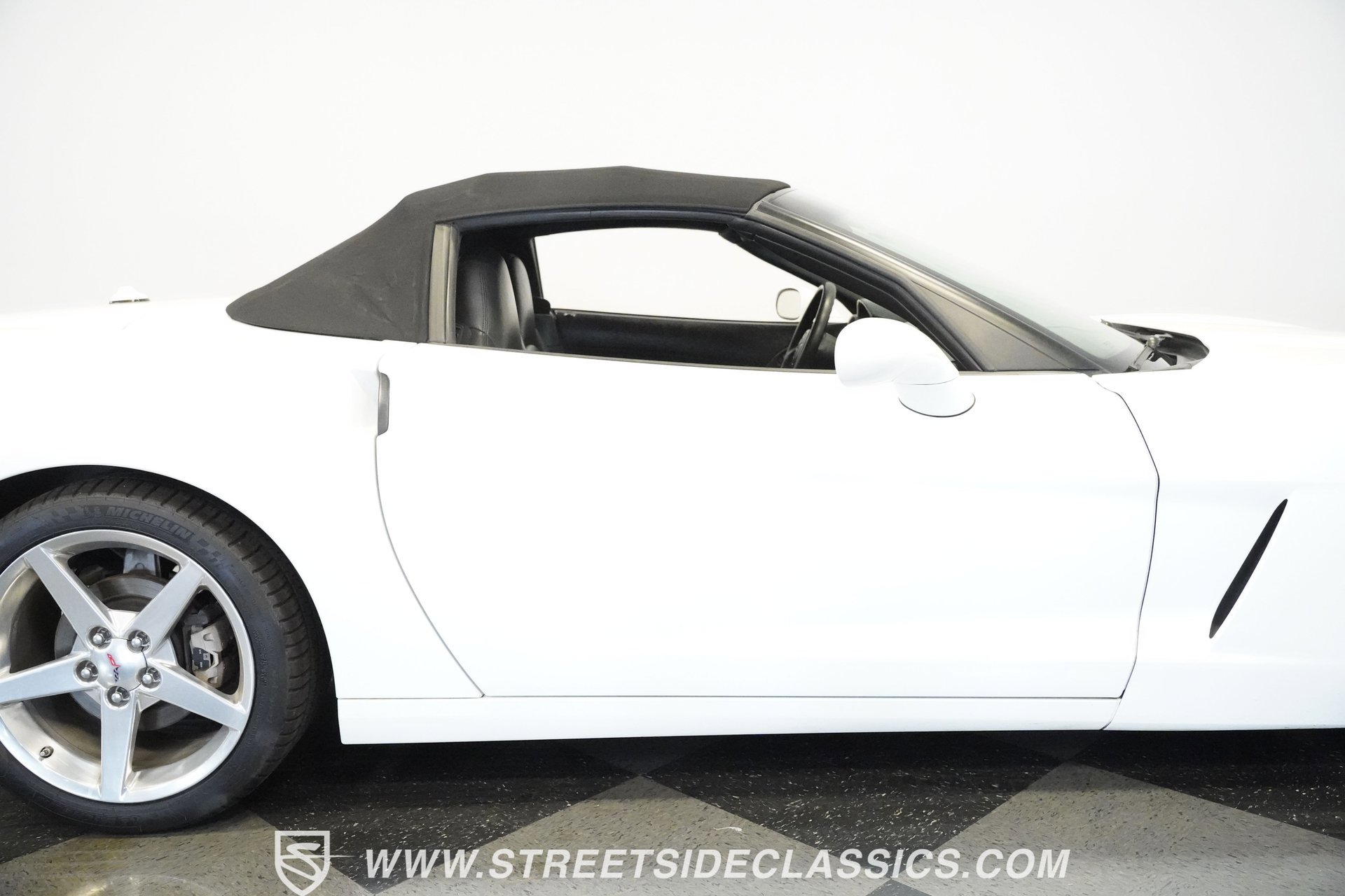 Used 2005 Chevrolet Corvette Convertible w/ Preferred Equipment Group image 40
