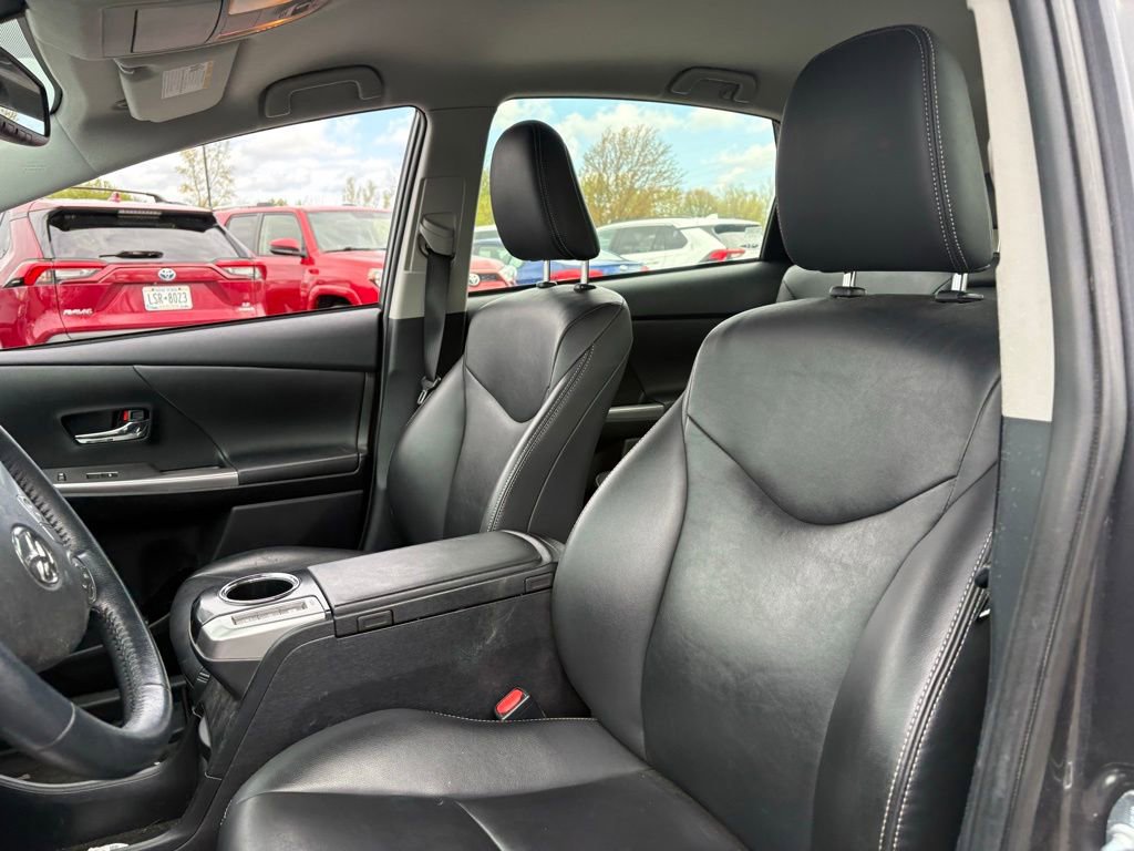 Used 2017 Toyota Prius V Four FWD image 2