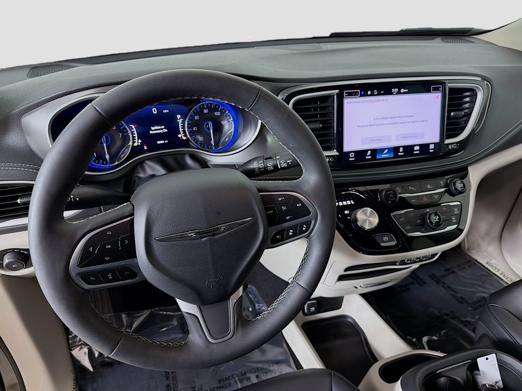 Used 2023 Chrysler Pacifica Touring-L AWD/4WD image 20