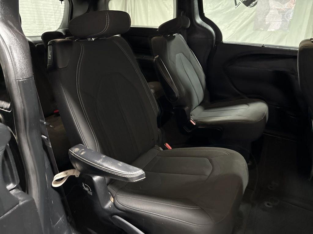 Used 2019 Chrysler Pacifica Touring Plus w/ S Appearance Package image 11