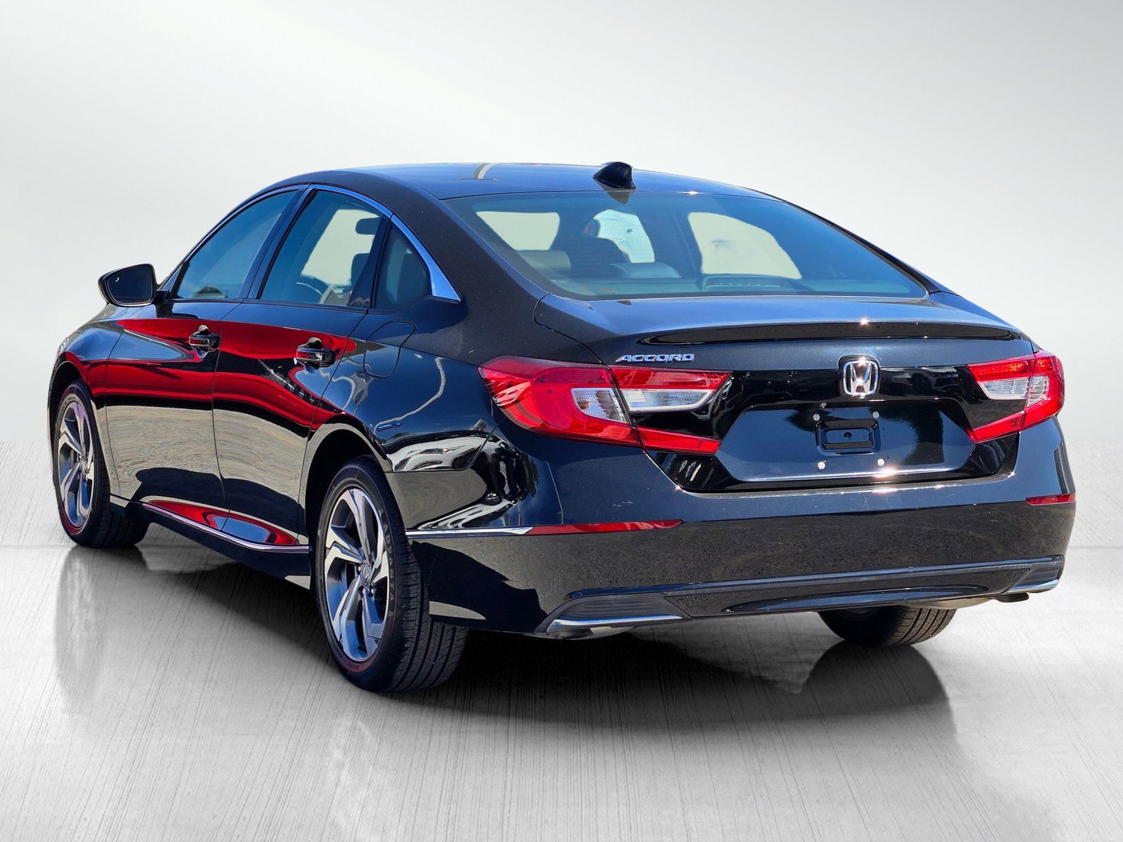 Used 2018 Honda Accord EX image 6