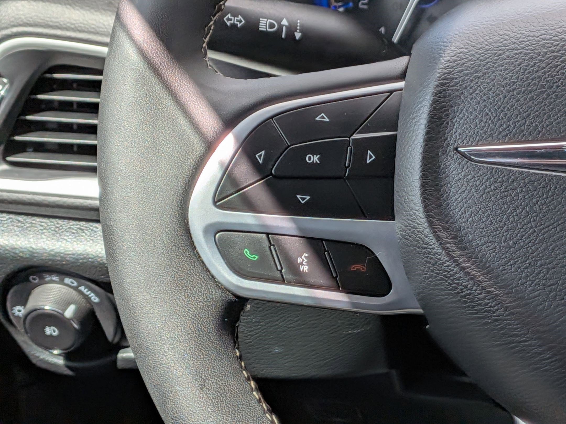 Used 2025 Chrysler Pacifica Select image 19