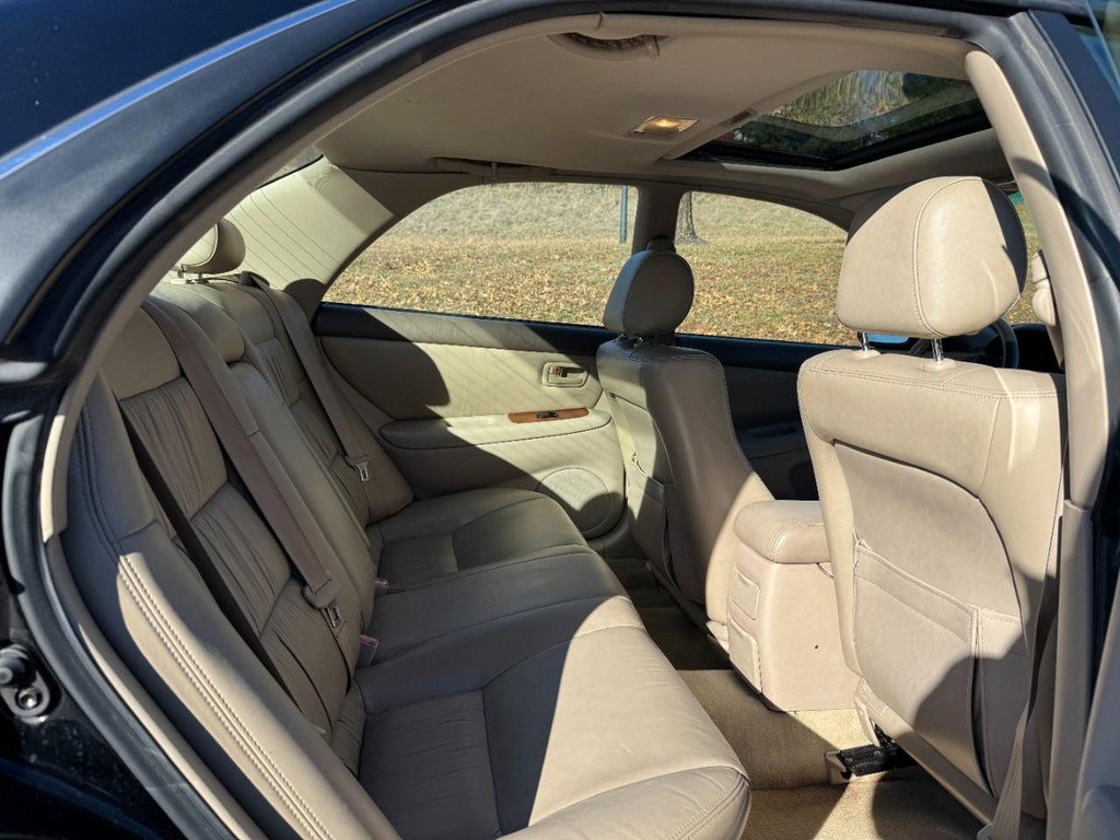 Used 1998 Lexus ES 330 image 10