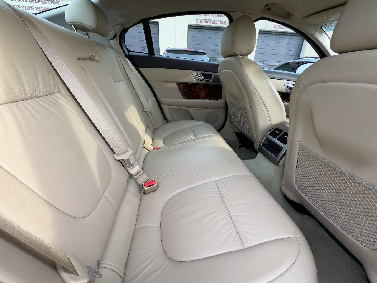 Used 2009 Jaguar XF Luxury RWD image 12