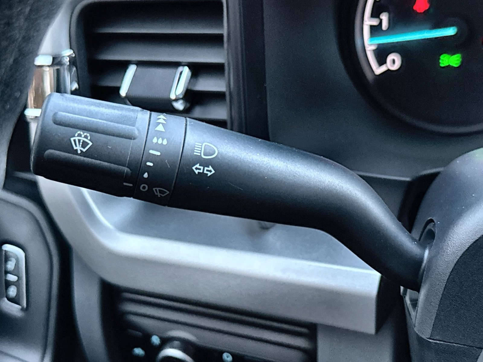 Used 2024 Ford F250 XL w/ Snow Plow Prep Package image 22