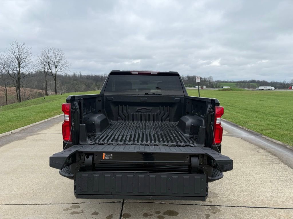 Used 2025 Chevrolet Silverado 1500 RST w/ LPO, Dark Essentials Package image 5
