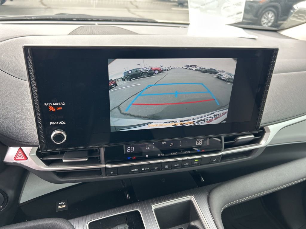 Used 2025 Toyota Sienna XLE image 12