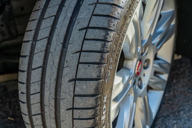 Used 2016 Jaguar XF Premium image 16