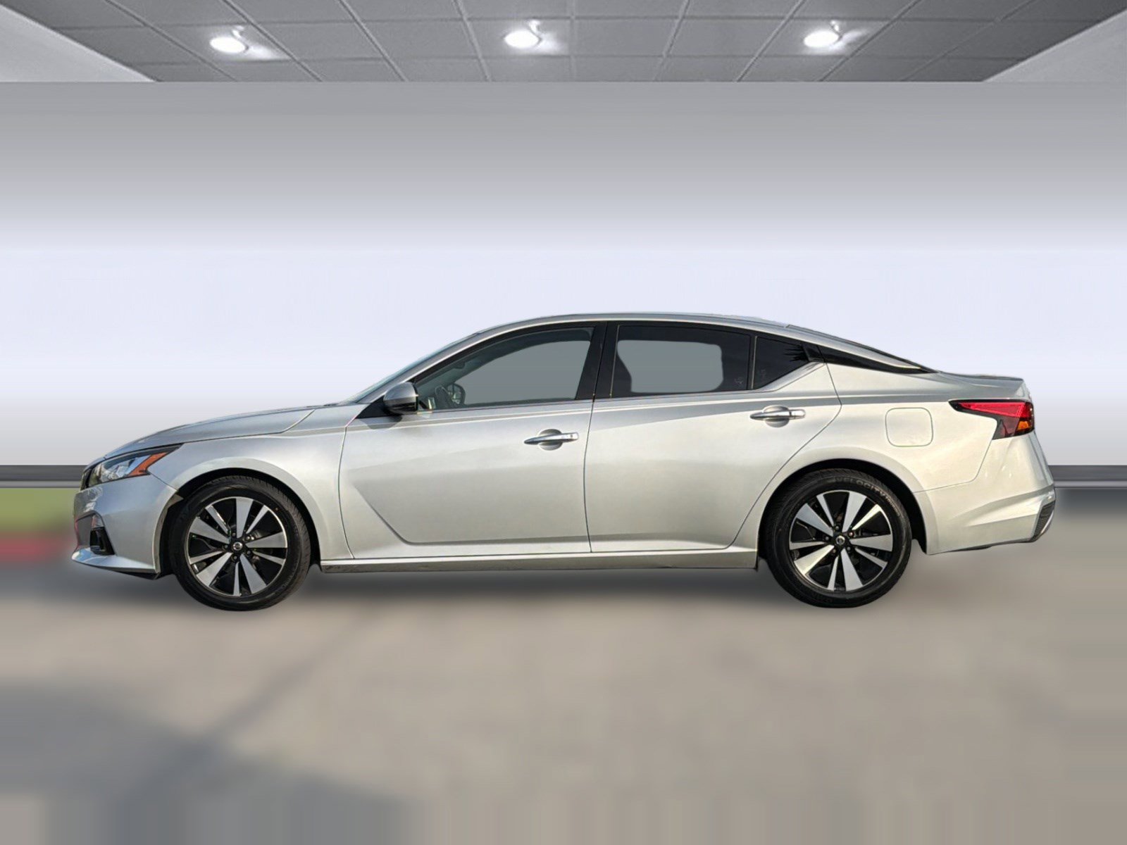 Used 2019 Nissan Altima 2.5 SV image 2
