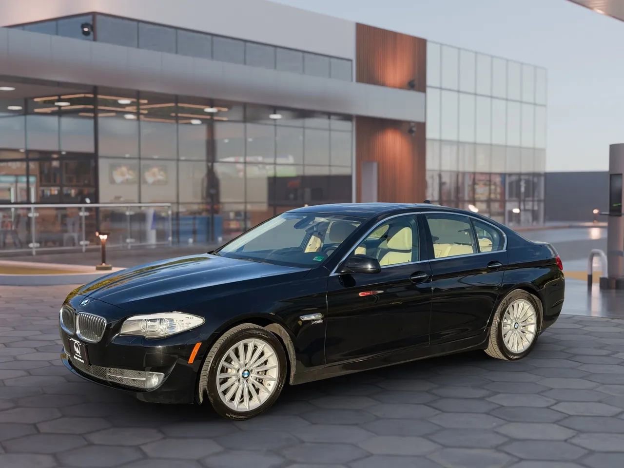 Used 2011 BMW 535i xDrive Sedan image 5