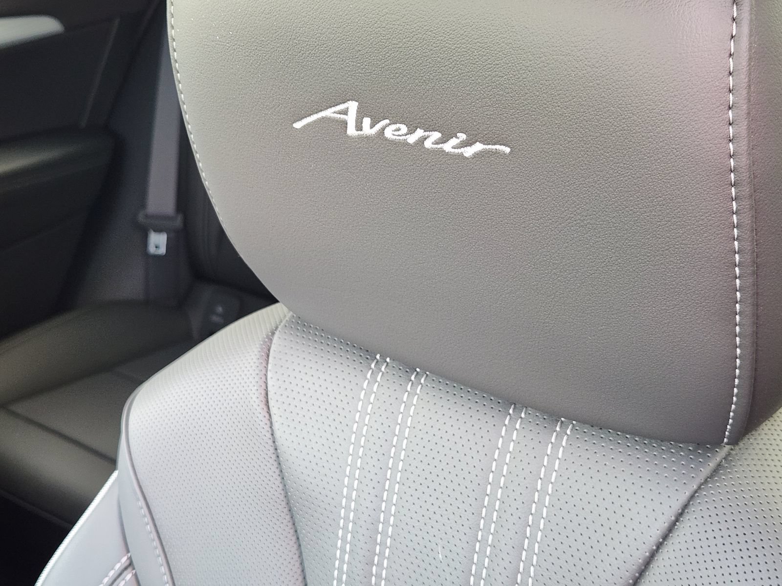 Used 2025 Buick Envision Avenir AWD/4WD image 18