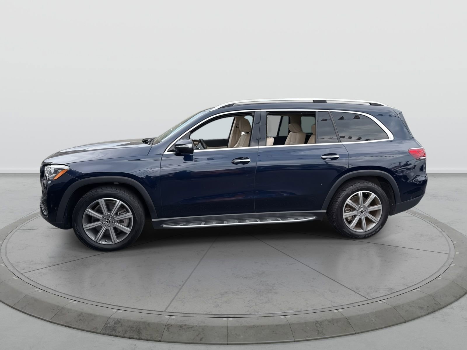 Used 2022 Mercedes-Benz GLS 450 4MATIC image 3