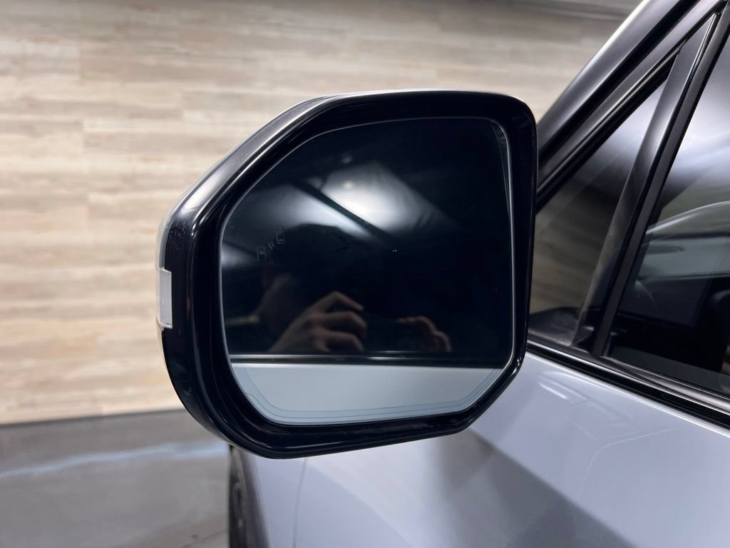 Used 2024 Rivian R1S Adventure AWD/4WD image 31