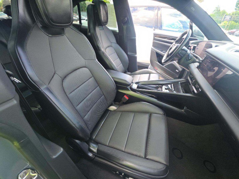 Used 2025 Porsche Macan 4 Electric AWD/4WD image 13