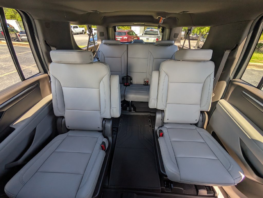New 2027 Chevrolet Suburban LT w/ Comfort Package RWD image 27