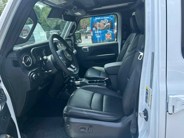 Used 2025 Jeep Wrangler Unlimited Sahara AWD/4WD image 9