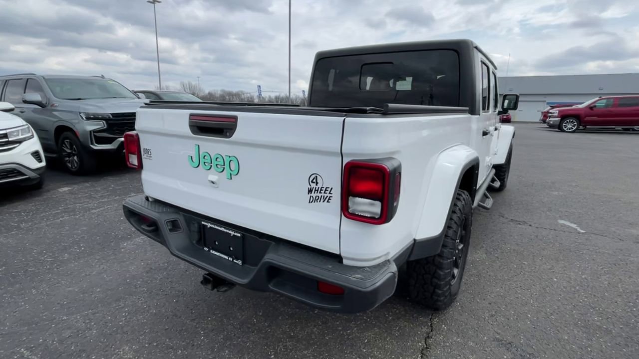 Used 2022 Jeep Gladiator Willys AWD/4WD image 9