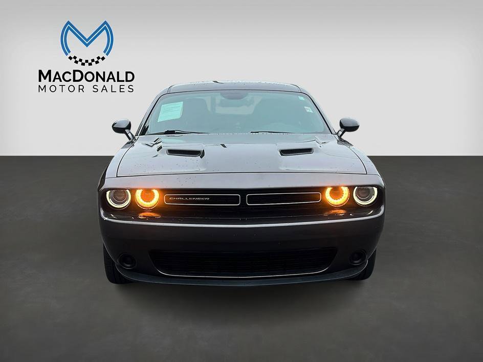 Used 2015 Dodge Challenger SXT RWD image 2