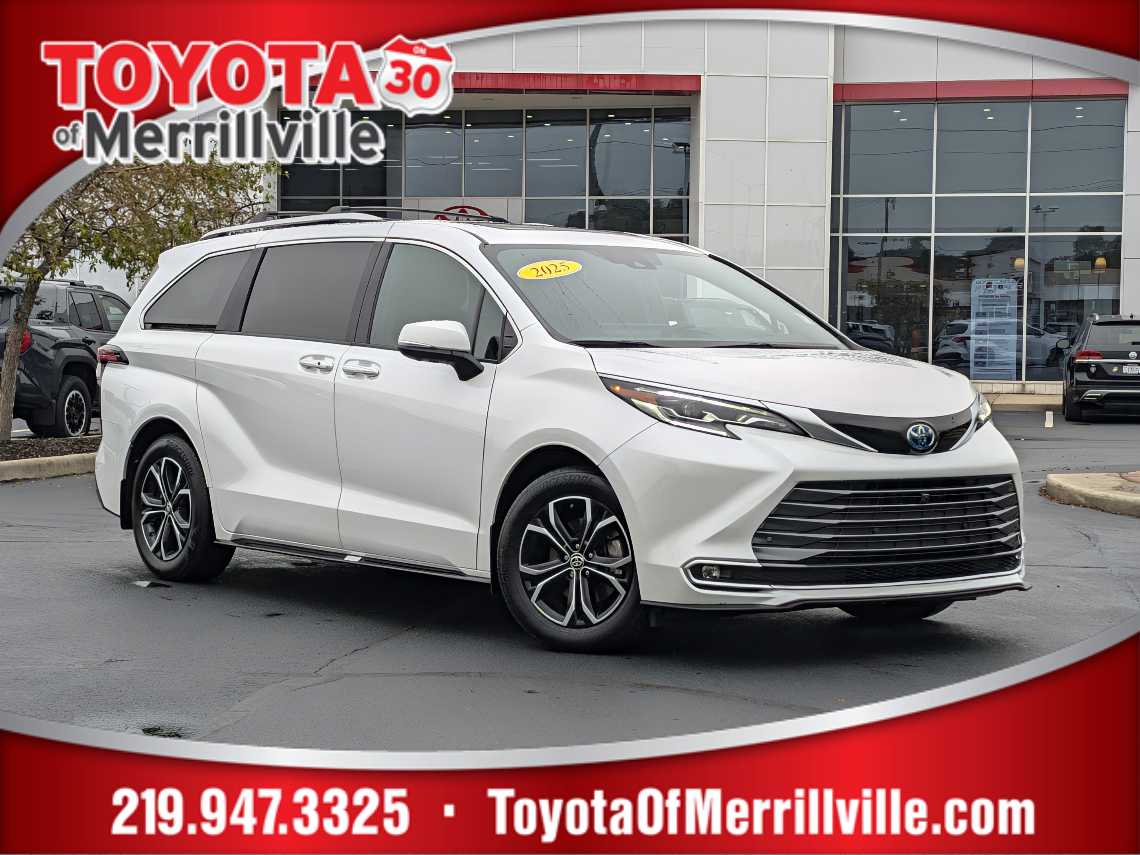 Used 2025 Toyota Sienna Platinum AWD/4WD image 1