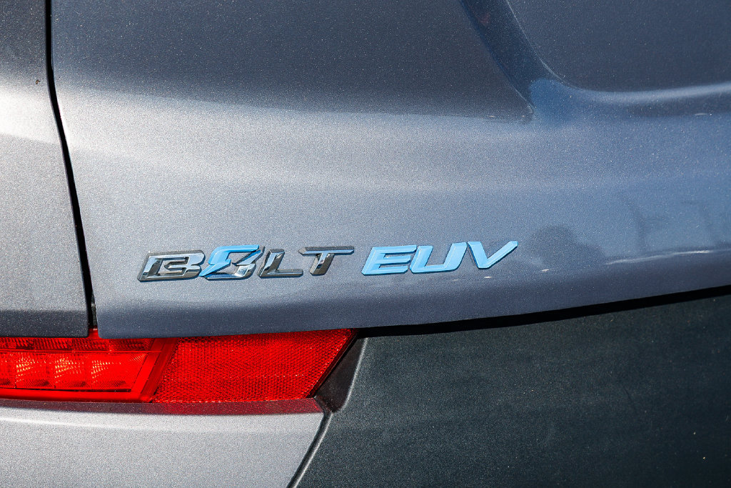 Used 2022 Chevrolet Bolt EUV Premier w/ Sun & Sound Package FWD image 14