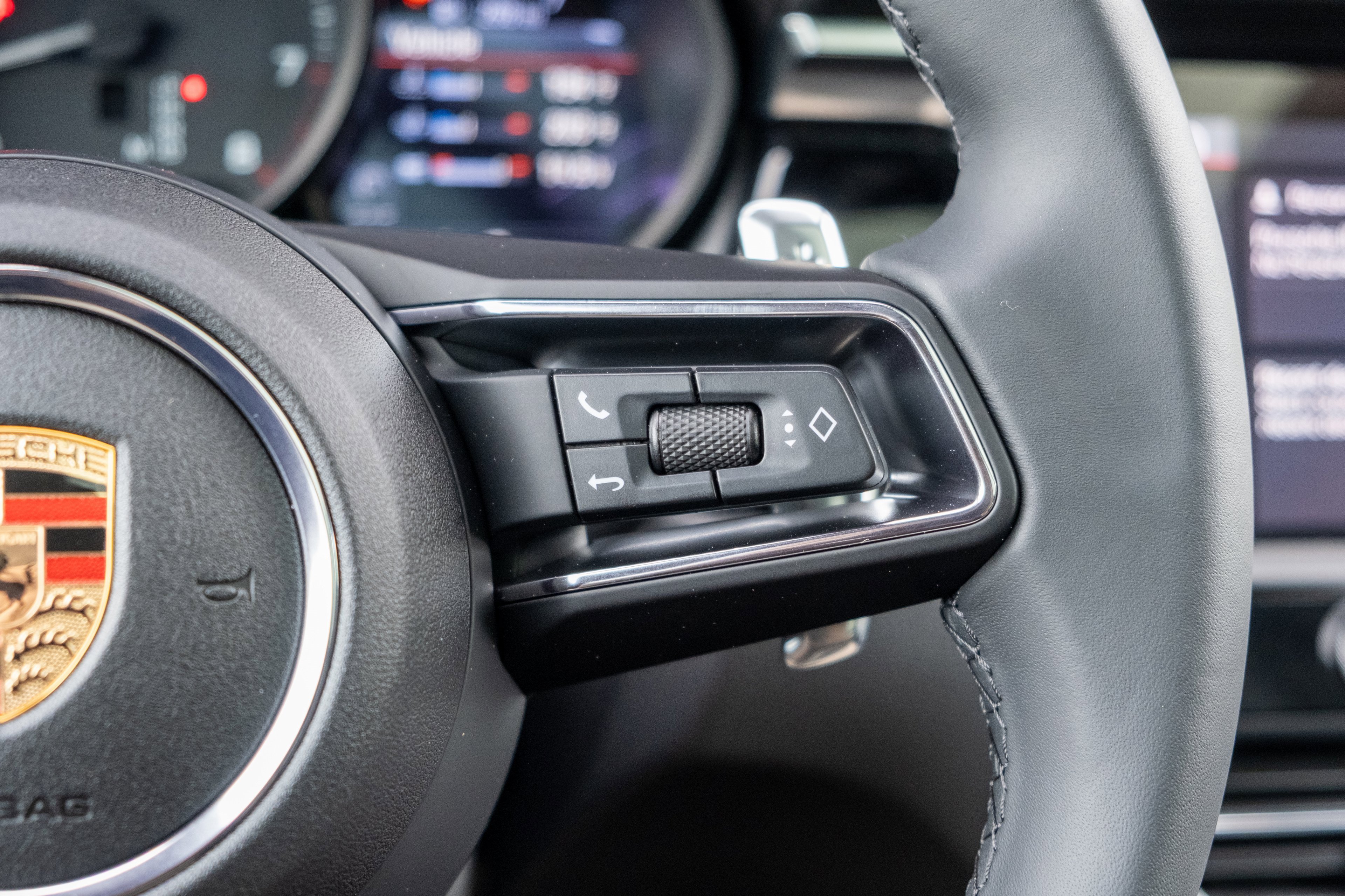 Certified 2025 Porsche Macan image 26